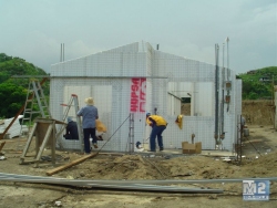 Here you can see an EMMEDUE single-family house of 70 m2 being built in Panama