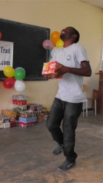 Imran  Richards distributing the Make Jesus Smile shoeboxes in Brokoponda